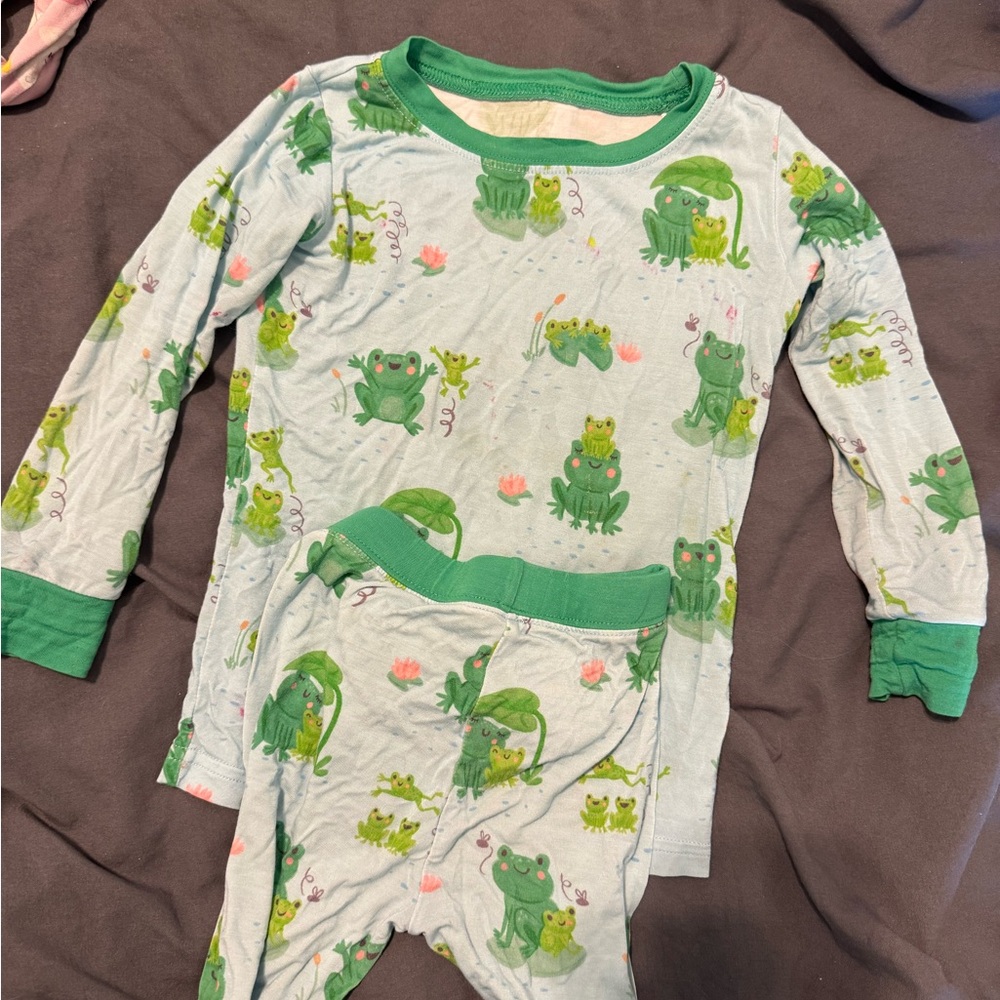 Green Frog Print Pajama Set